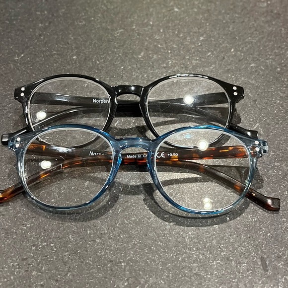Two pair of reading glasses .50 - Picture 1 of 1